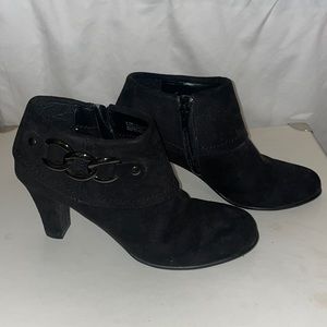 Black faux suede booties A2 Heelrest by Aerosoles